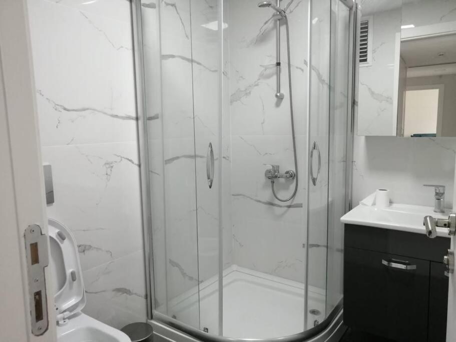 Sisli Apartment, 2 Bedrooms, 250 M Metro, New Modern Residence 伊斯坦布尔 外观 照片